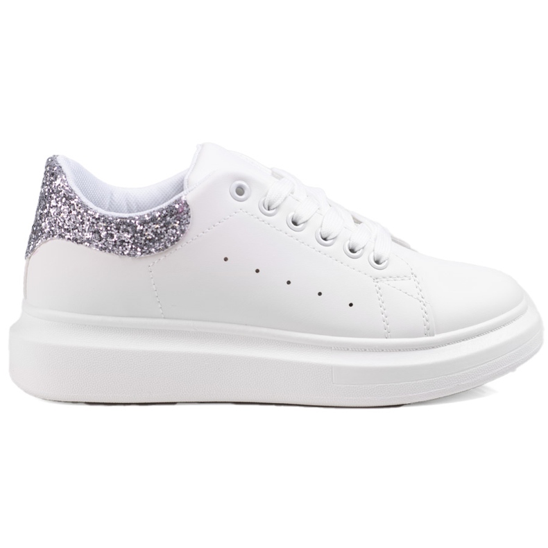 Tênis feminino Shelovet branco em uma plataforma branca