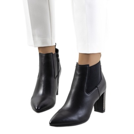 BM Botins pretos no poste Rochdale