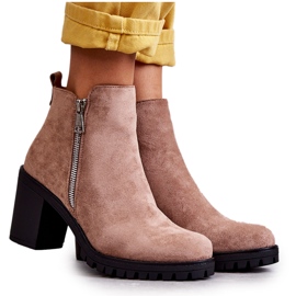 PG1 Botas de camurça de salto alto com zíper bege Sevione PG1 Botas de camurça de salto alto com zíper bege Sevione
