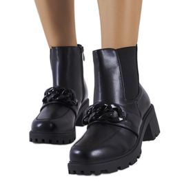 Botins pretos com corrente Bilka