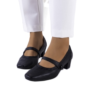 BM Sapatos pretos com tira Cilka