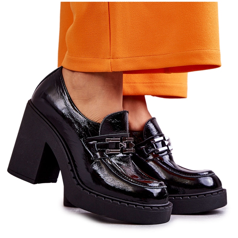 Sapatos lacados num enorme poste Black Jaime preto