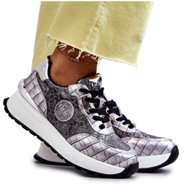 Tênis esportivo feminino com cunha GOE KK2N4083 prata