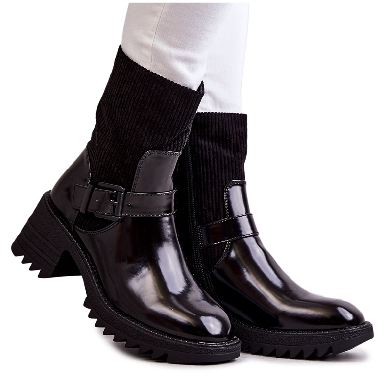 Botas femininas aquecidas em um salto grosso preto Marinela