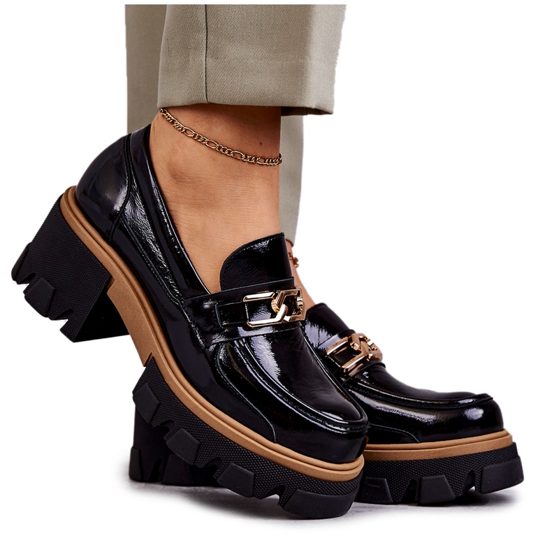 PL5 Salto Alto Lacado Com Ornamento Dourado Lurdes Preto