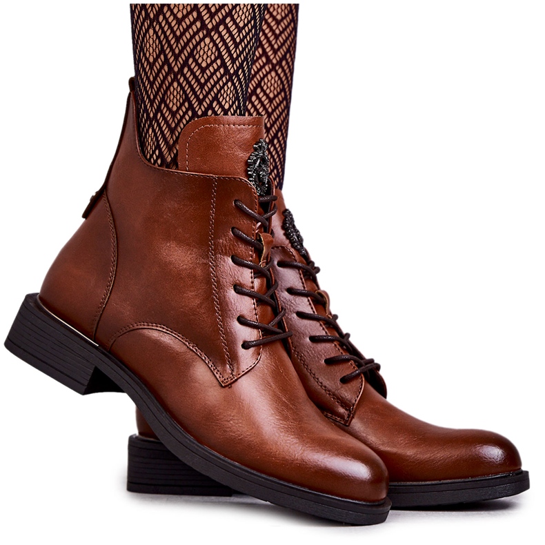 Vinceza Botas com cadarço em um salto plano caramelo Grete castanho Vinceza Botas com cadarço em um salto plano caramelo Grete castanho
