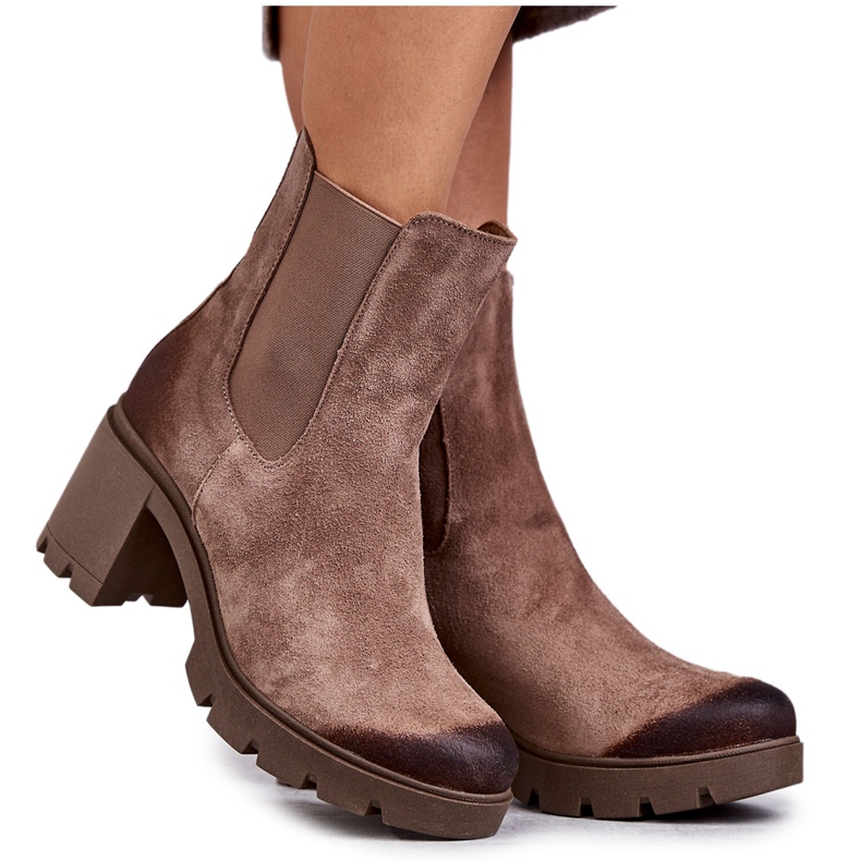 Botas femininas de camurça com plataforma bege Martine Botas femininas de camurça com plataforma bege Martine