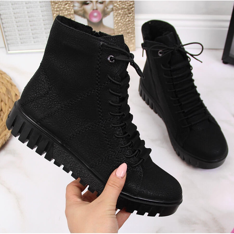 Botas femininas isoladas Rieker Y3420-00 pretas preto