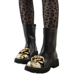 Botas pretas com corrente Morro preto