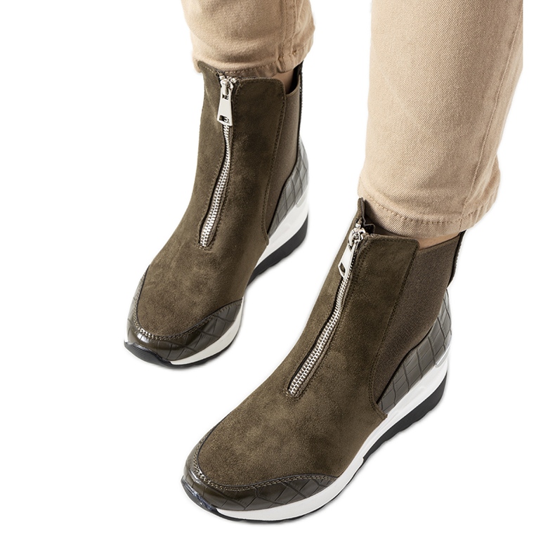 Tênis verde na cunha Triaca