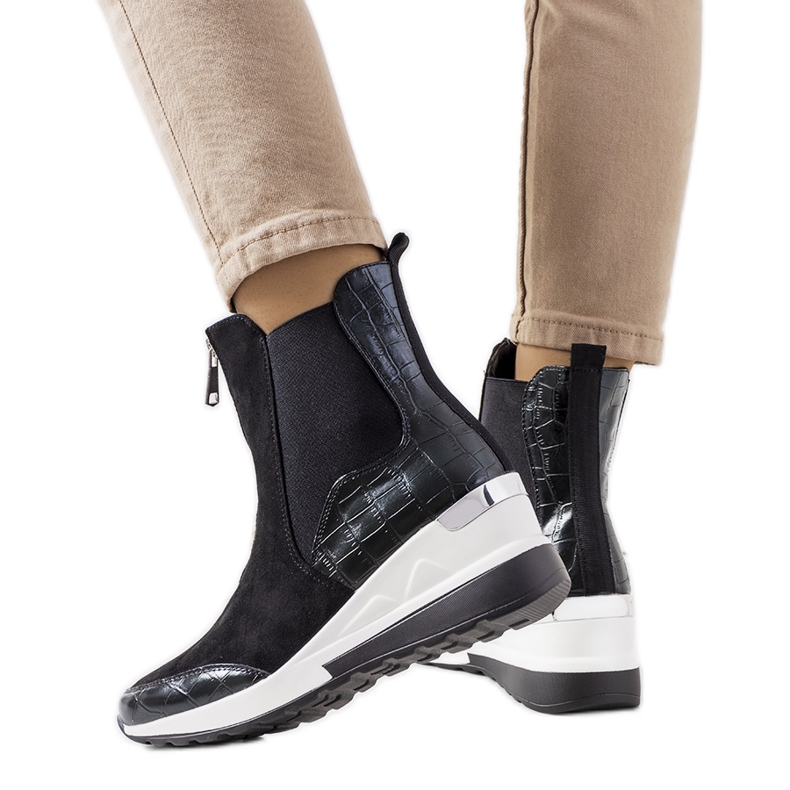 PA1 Tênis preto na cunha Triaca