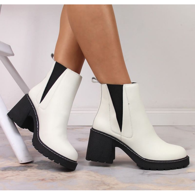 Areto Botas Chelsea no poste, isoladas Artiker W HBH42 branco