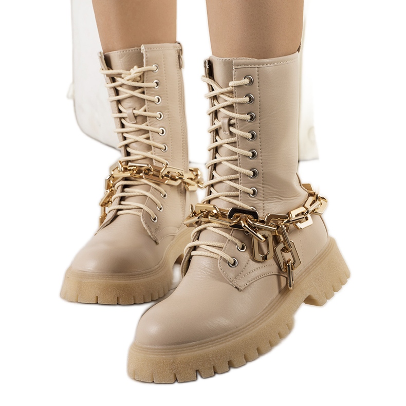 Botas bege com corrente Curiti