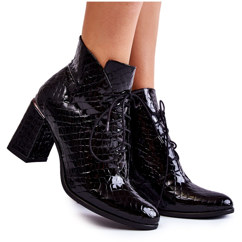 PA2 Botas de mulher lacada a preto no calcanhar