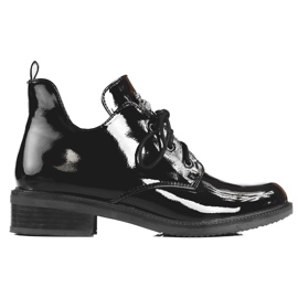 Botas femininas patenteadas com corte Shelovet preto