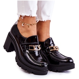 PL5 Sapatos pretos lacados em um pilar com um ornamento de ouro Mikeyla PL5 Sapatos pretos lacados em um pilar com um ornamento de ouro Mikeyla