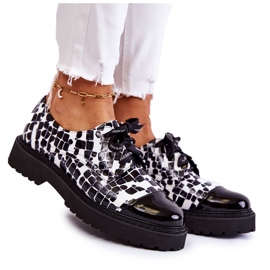 Tênis lacado com cadarço Laura Messi 2441 Preto e Branco Tênis lacado com cadarço Laura Messi 2441 Preto e Branco