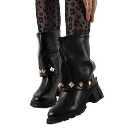BM Botas pretas com tachas Rezen preto