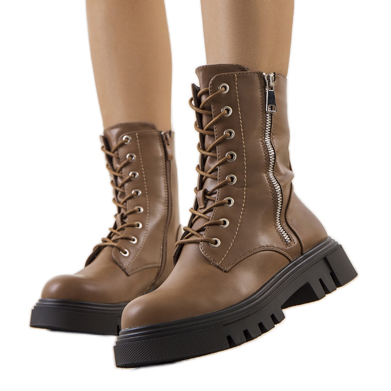 Botas bege escuro por Enoksen