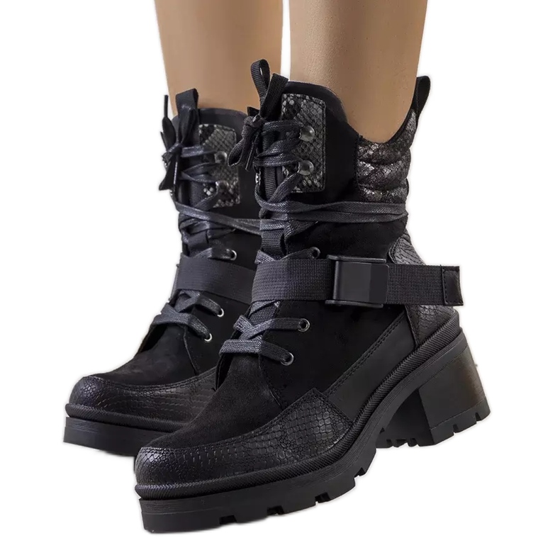 BM Sapato preto de salto alto Pilastri