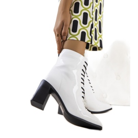 BM Botas de verniz branco Belisa BM Botas de verniz branco Belisa