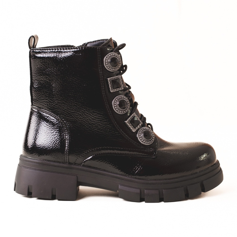 Botins pretos de menina com atacadores e decorações