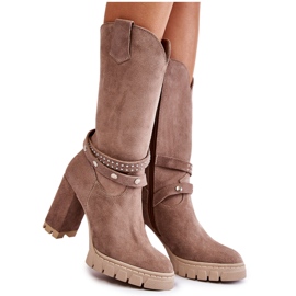 Botas altas de mulher com salto alto Lewski Shoes 3246 Cappucino bege Botas altas de mulher com salto alto Lewski Shoes 3246 Cappucino bege