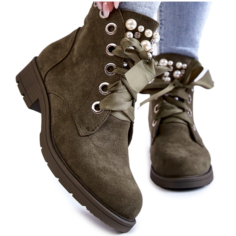 Botas de camurça isoladas com zíper e pérolas, Perla Verde