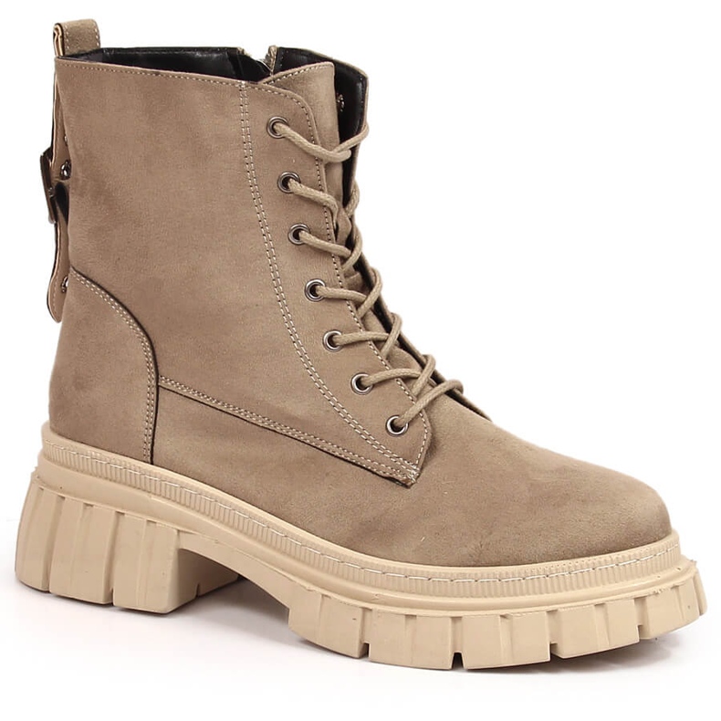 Trabalhadores de camurça feminina em uma plataforma acolchoada bege por T.Sokolski