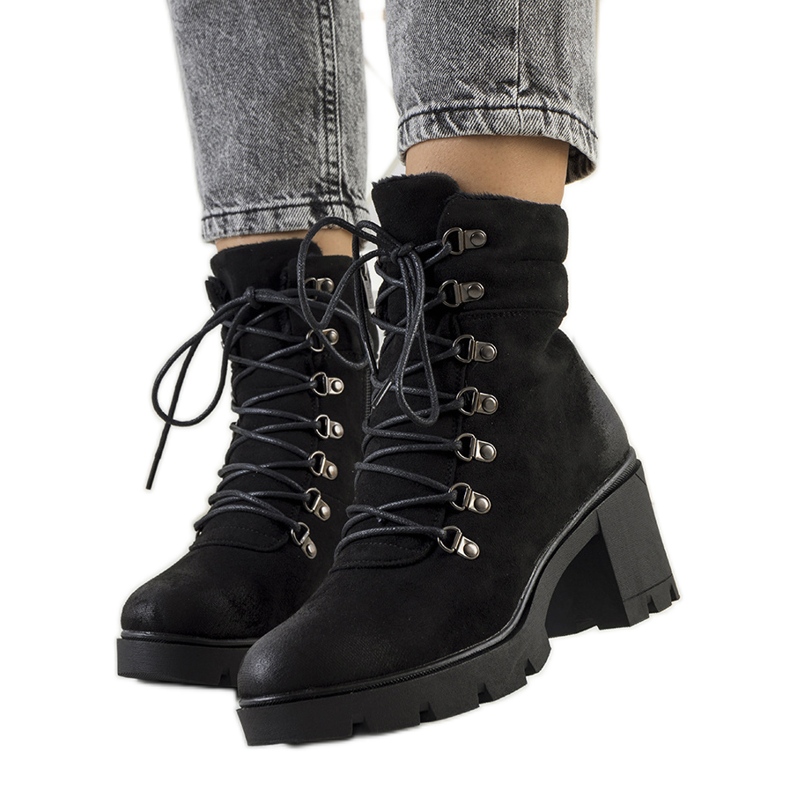 PA1 Botas pretas no poste Langesko preto