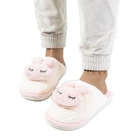 Chinelos cor de rosa com um coelho Coelho branco Chinelos cor de rosa com um coelho Coelho branco