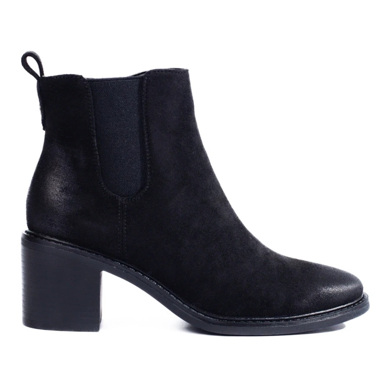 Botas Chelsea pretas de senhora no poste preto
