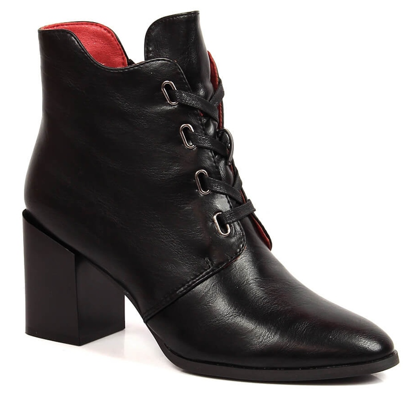 Botas femininas com isolamento preto no poste por M. Daszyński