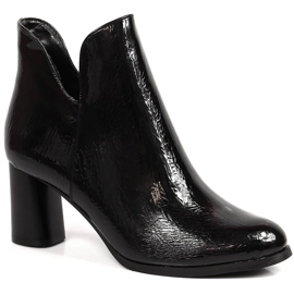 Botas lacadas femininas em um poste quente preto da Jezzi