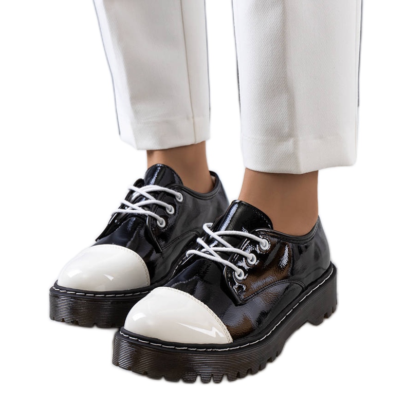 PA1 Sapato Cardin lacado preto branco