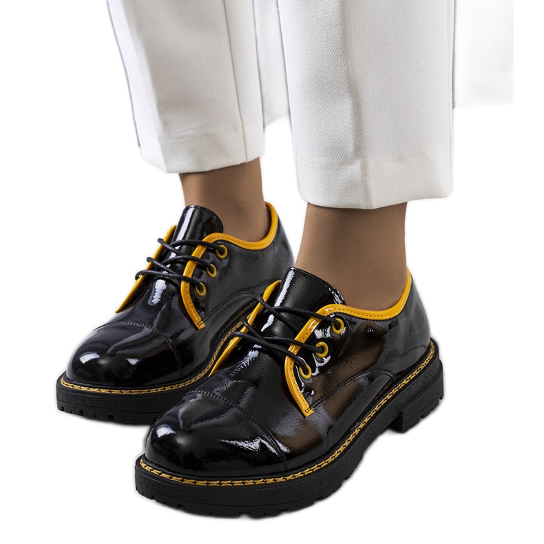 PA1 Sapatos Kuzem lacados a preto e amarelo
