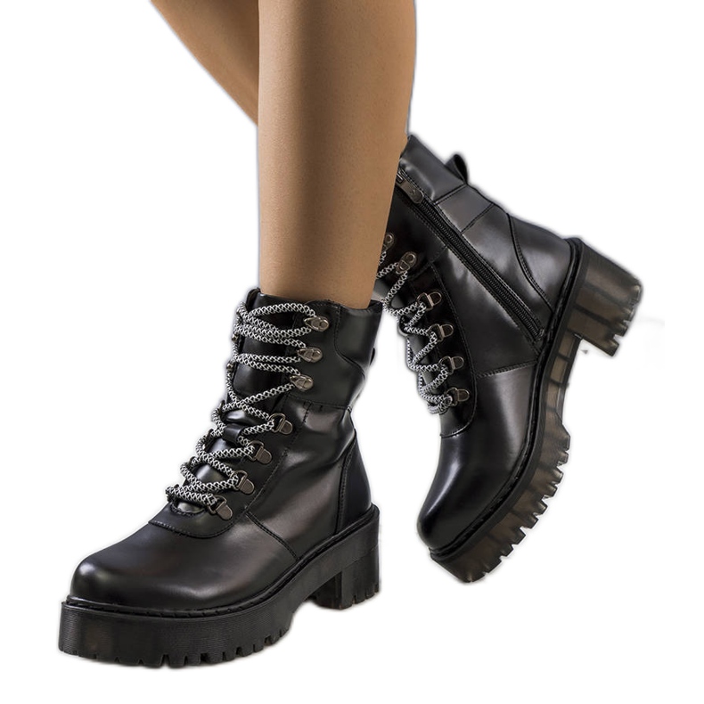 Botas pretas com encadernação Hildel decorativa preto