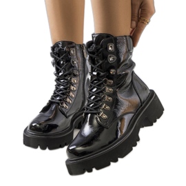 PA1 Botas pretas na sola do trator de Iglesi preto