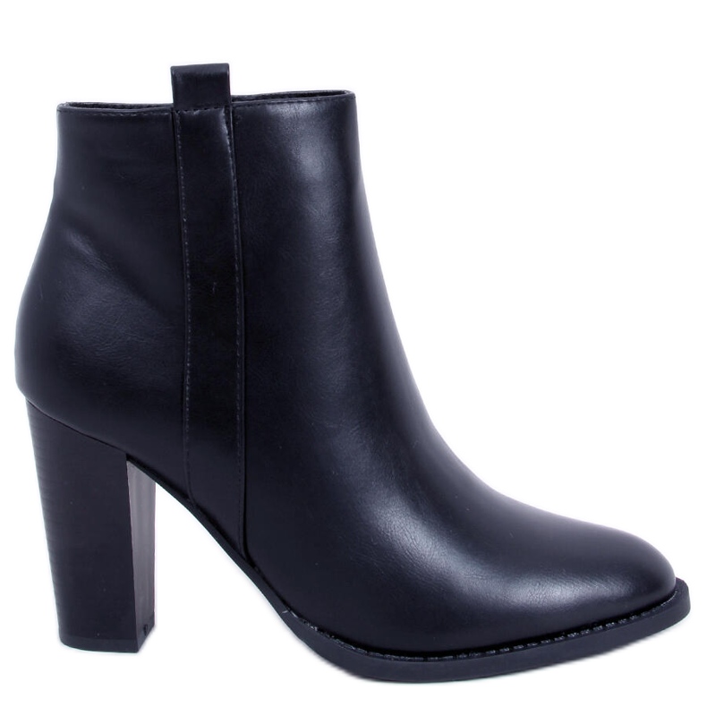 BM Botas clássicas Alona Black no poste preto