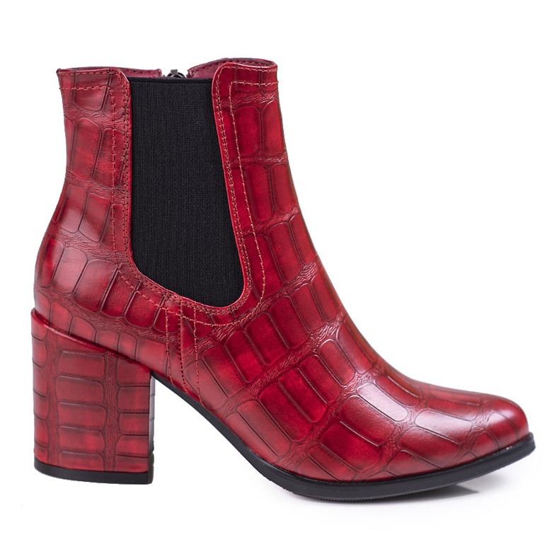 Botas Jodhpur vermelhas no poste Shelovet com um padrão vermelho