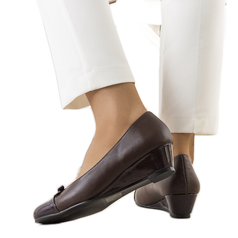 PA1 Bombas marrons na cunha Cavalcanti castanho