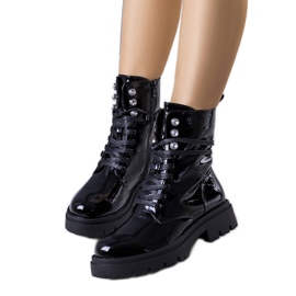 BM Botas Kenzie em verniz preto
