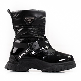 Botas de neve shelovet femininas isoladas com pele preto