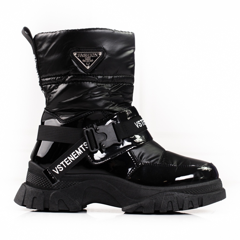 Botas de neve shelovet femininas isoladas com pele preto