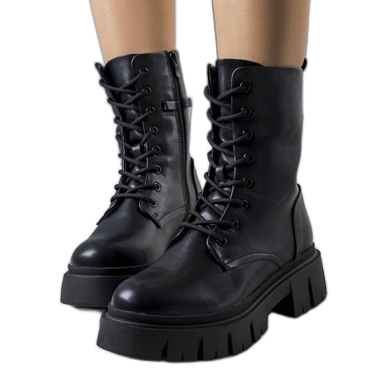 BM Botas pretas em uma sola maciça de Darius preto