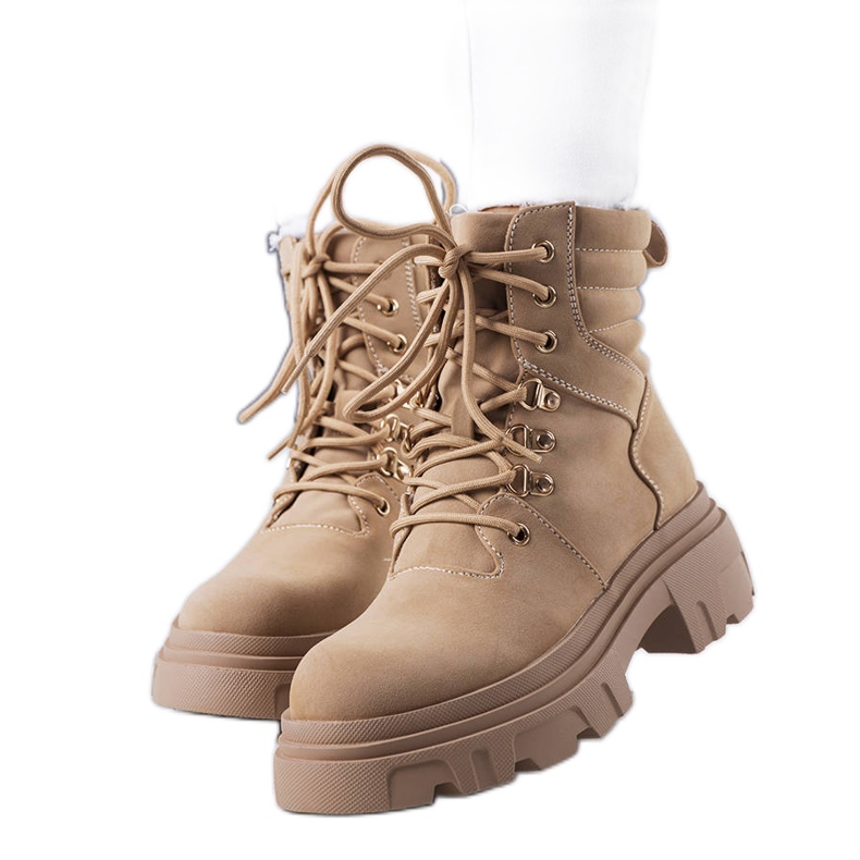 Botas bege em uma sola Lyric volumosa