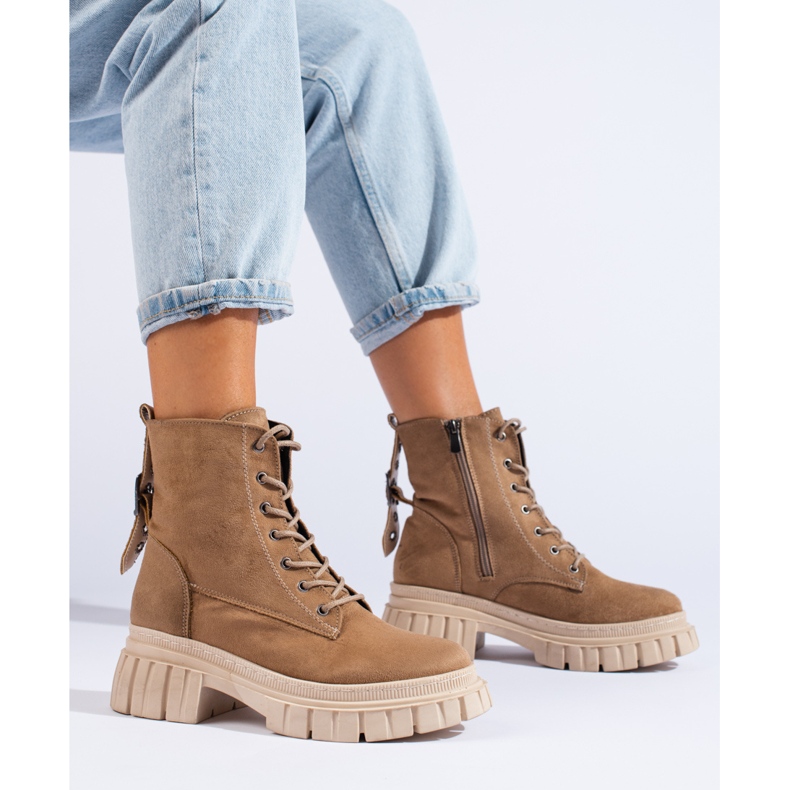 Botas femininas de camurça na plataforma T.SOKOLSKI bege castanho