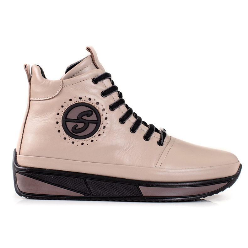 Tênis feminino na plataforma Shelovet feito de couro natural bege