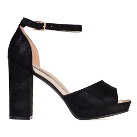 Sapatos pretos femininos em um amplo poste Shelovet