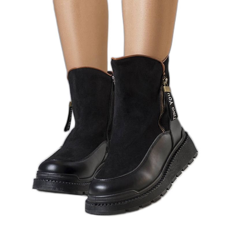 Botas isoladas pretas na plataforma Niklas preto